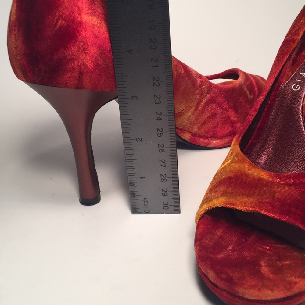 Gianni Bini Burgundy Velvet Peep Toe Pumps Sz 8.5 - Picture 7 of 8
